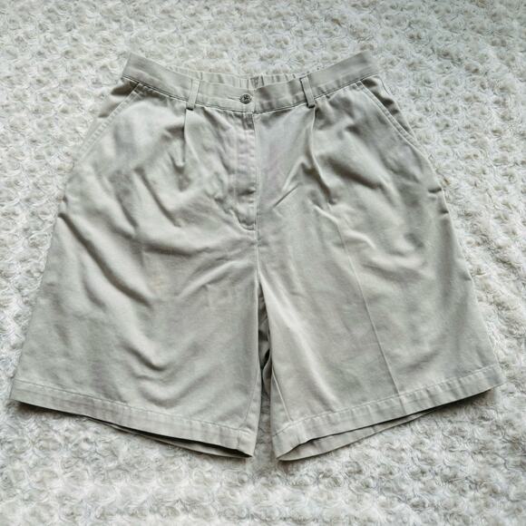 L.L. Bean Womens Khaki Cotton Classic Fit Curvy Pleated Front Chino Shorts Sz 10 - Picture 1 of 5